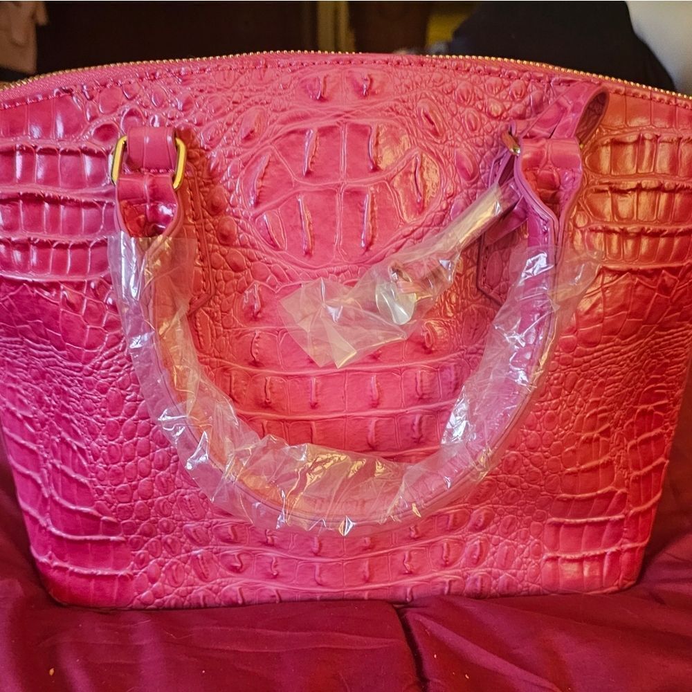HOT PINK CROC SATCHEL - Picture 4 of 8